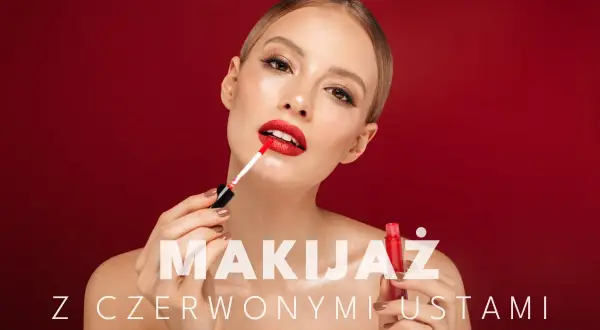 Kobieta nakłada błyszczyk, tworząc idealne czerwone usta. Makijaż z czerwonymi ustami podkreśla jej urodę.