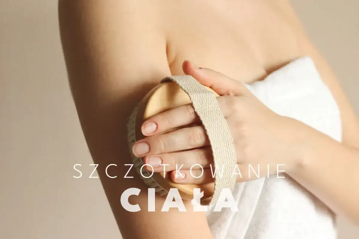 Szczotkowanie na sucho to sekret gładkiej skóry. Zobacz, jakie efekty daje w walce z rozstępami i cellulitem.